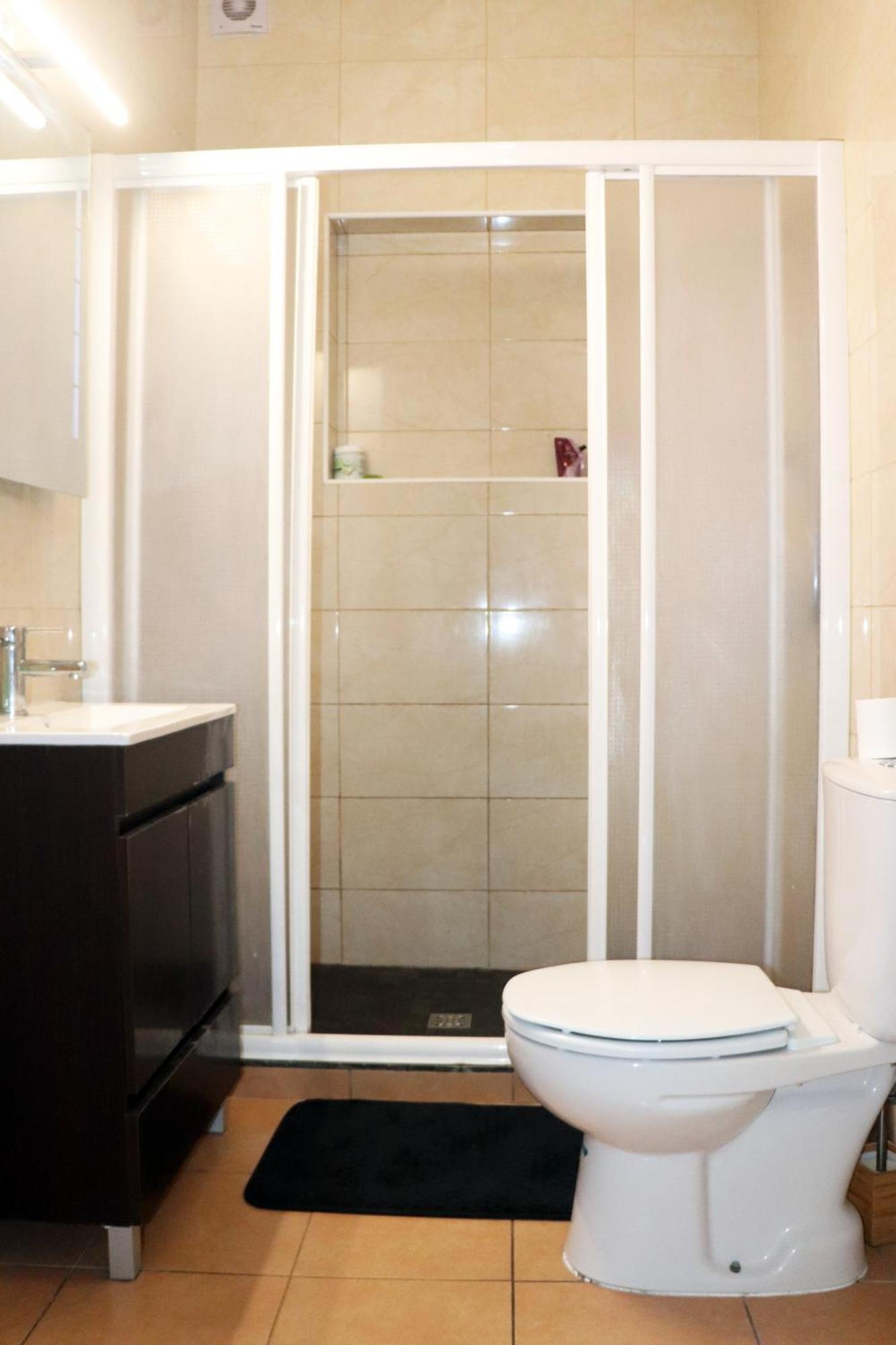 Jjs Yard 2 Hostel Lagos Ngoại thất bức ảnh