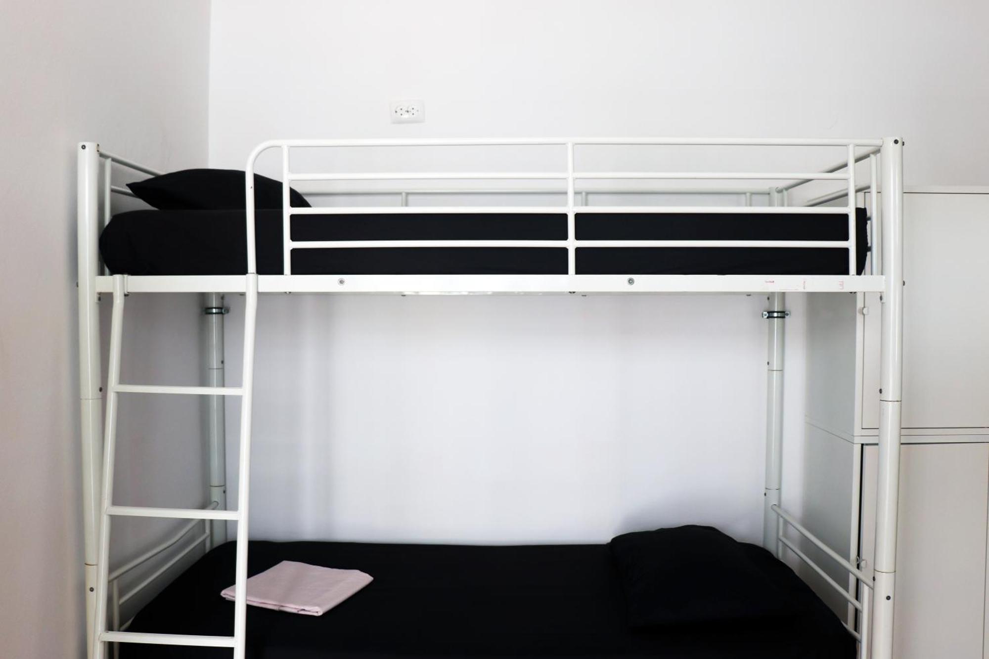 Jjs Yard 2 Hostel Lagos Ngoại thất bức ảnh
